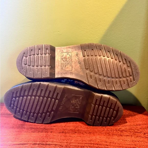 Dr. Martens WANDERLUST Wildflower Oxfords

US 8 EU 39 - Picture 4 of 8